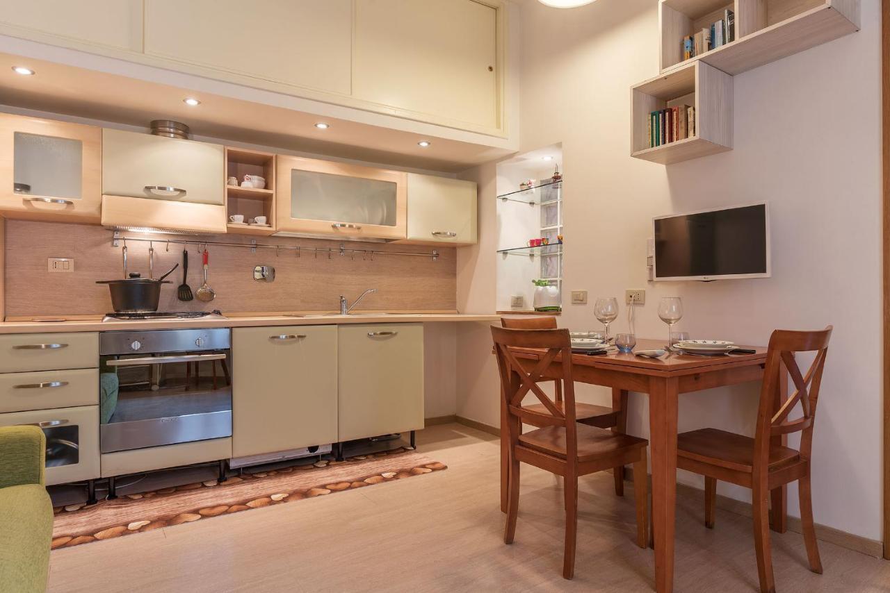 Coronari Central Apartment Рим Екстериор снимка