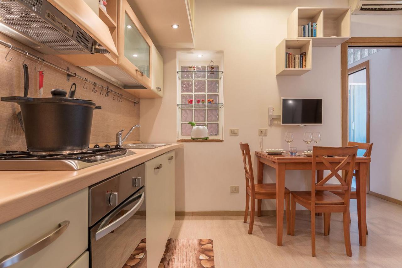 Coronari Central Apartment Рим Екстериор снимка